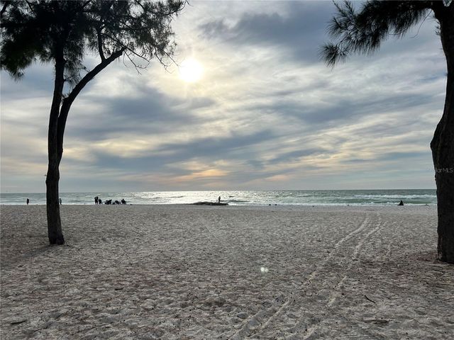 8611 51ST AVENUE W, Bradenton, FL 34210