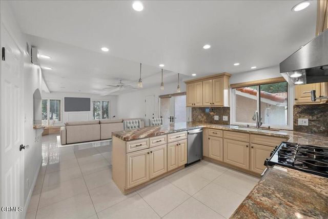 2222 Pier Avenue, Santa Monica, CA 90405