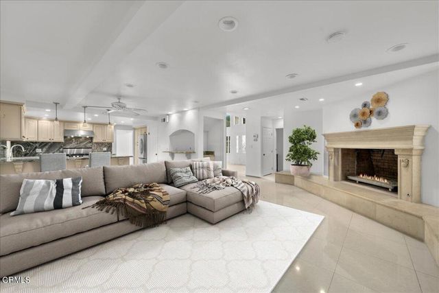 2222 Pier Avenue, Santa Monica, CA 90405