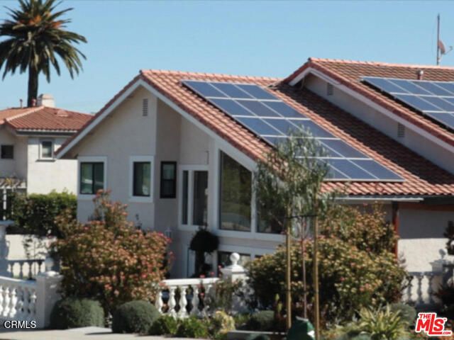 2222 Pier Avenue, Santa Monica, CA 90405