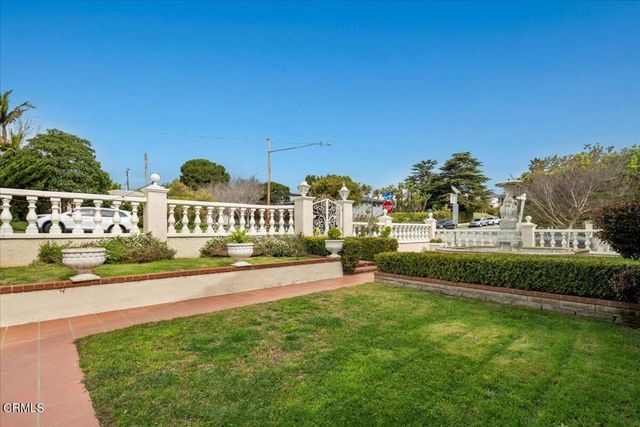 2222 Pier Avenue, Santa Monica, CA 90405