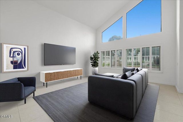 2222 Pier Avenue, Santa Monica, CA 90405