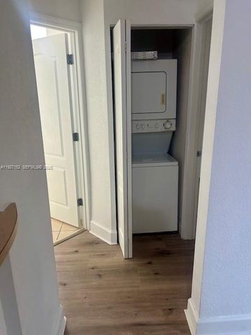 6001 SW 70th St 419, South Miami, FL 33143