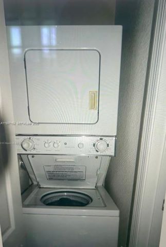 6001 SW 70th St 419, South Miami, FL 33143