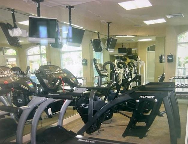 6001 SW 70th St 419, South Miami, FL 33143