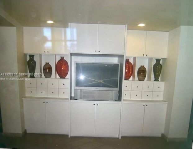 6001 SW 70th St 419, South Miami, FL 33143