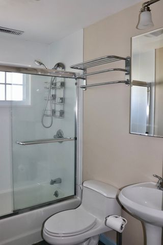 38 Walker St 12, Lowell, MA 01854