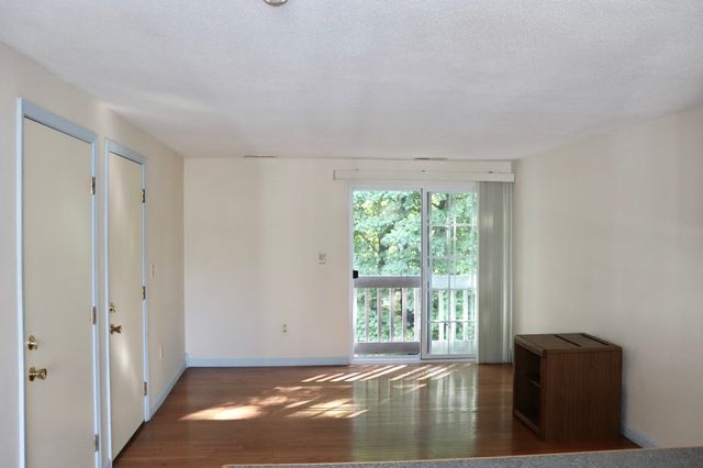 38 Walker St 12, Lowell, MA 01854