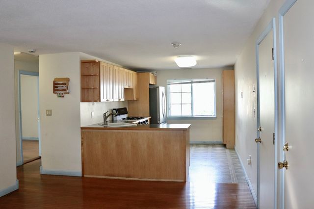 38 Walker St 12, Lowell, MA 01854