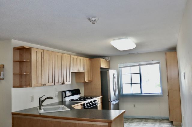 38 Walker St 12, Lowell, MA 01854