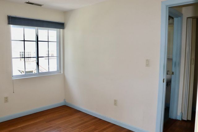 38 Walker St 12, Lowell, MA 01854