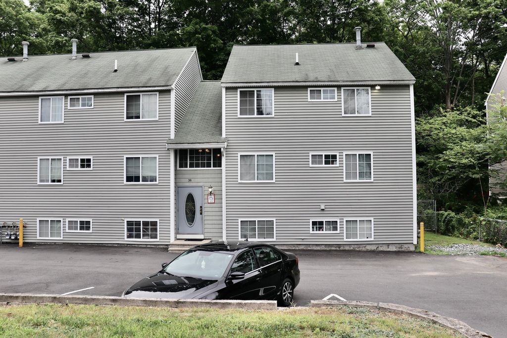 38 Walker St 12, Lowell, MA 01854