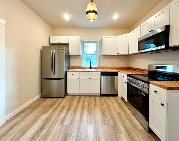 420 D Street NE, Brainerd, MN 56401