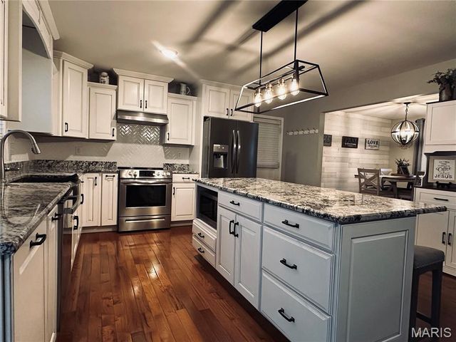 17 Kathryn Drive, St James, MO 65559