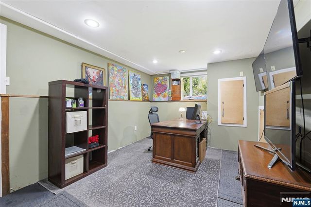17 Van Court, Waldwick, NJ 07463