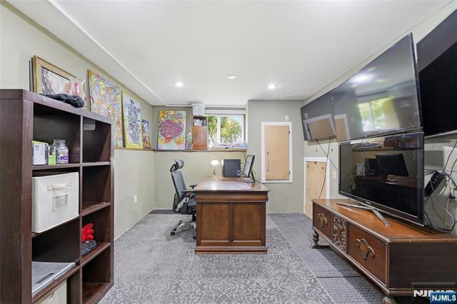17 Van Court, Waldwick, NJ 07463