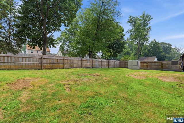 17 Van Court, Waldwick, NJ 07463