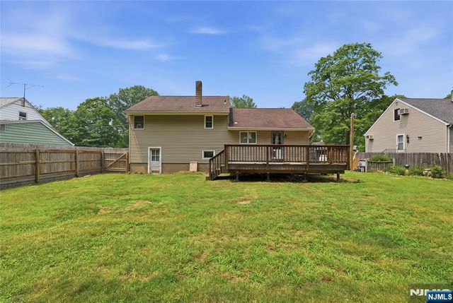 17 Van Court, Waldwick, NJ 07463