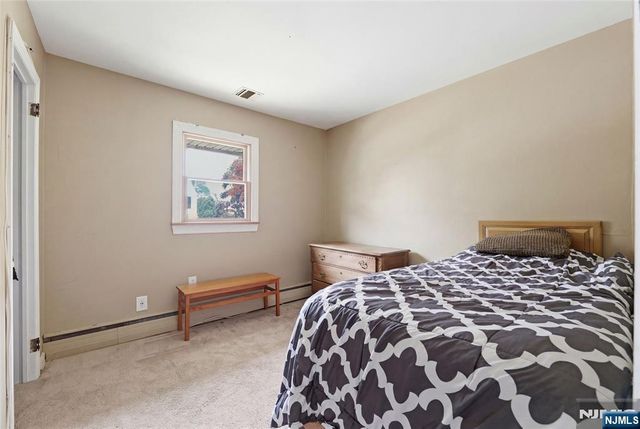 17 Van Court, Waldwick, NJ 07463