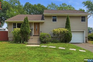 17 Van Court, Waldwick, NJ 07463