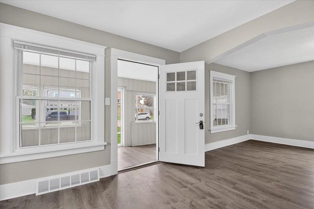1403 E Van Buren Street, Janesville, WI 53545