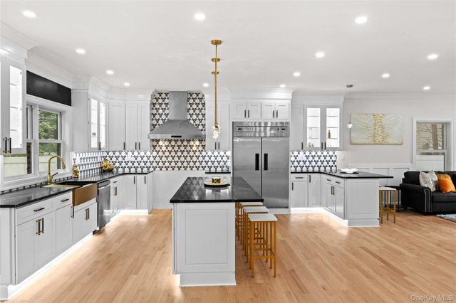 172 Choir Lane, Westbury, NY 11590