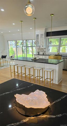 172 Choir Lane, Westbury, NY 11590