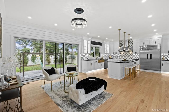 172 Choir Lane, Westbury, NY 11590