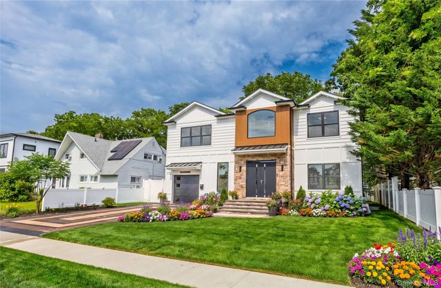 172 Choir Lane, Westbury, NY 11590