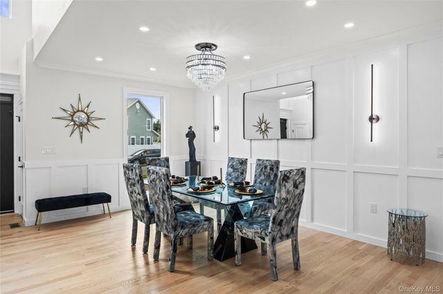 172 Choir Lane, Westbury, NY 11590