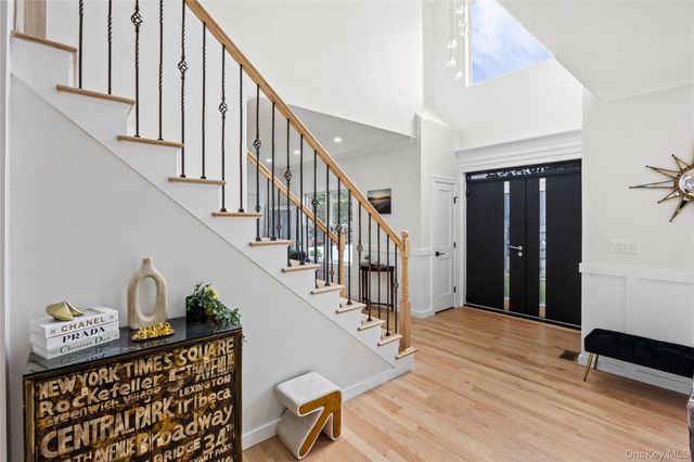 172 Choir Lane, Westbury, NY 11590