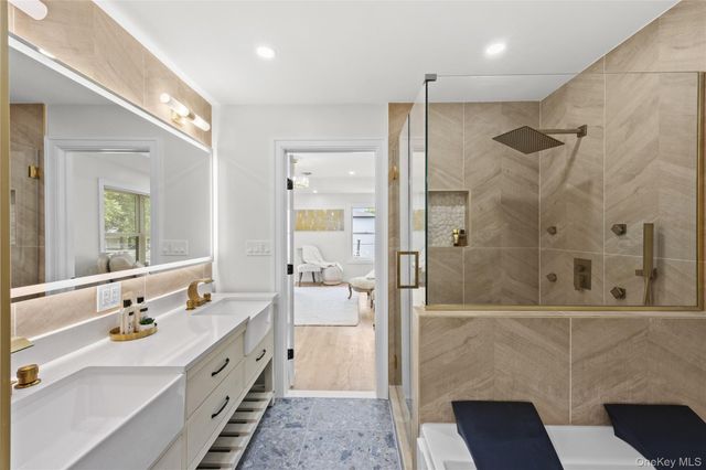 172 Choir Lane, Westbury, NY 11590