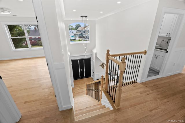 172 Choir Lane, Westbury, NY 11590
