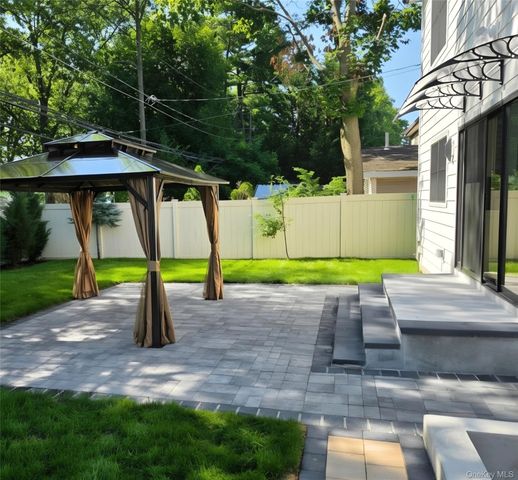 172 Choir Lane, Westbury, NY 11590