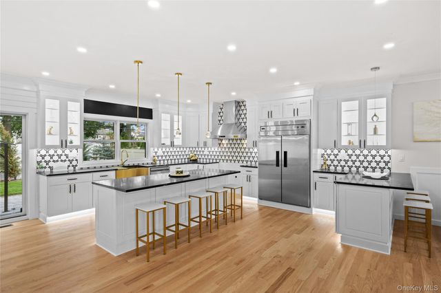 172 Choir Lane, Westbury, NY 11590