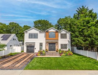 172 Choir Lane, Westbury, NY 11590