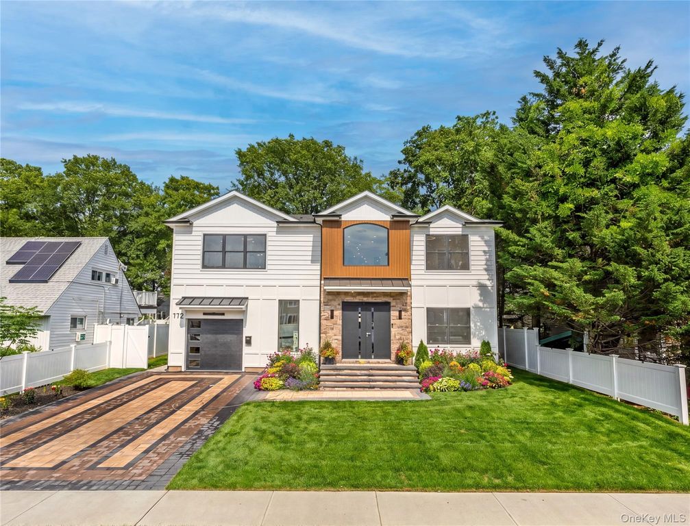172 Choir Lane, Westbury, NY 11590