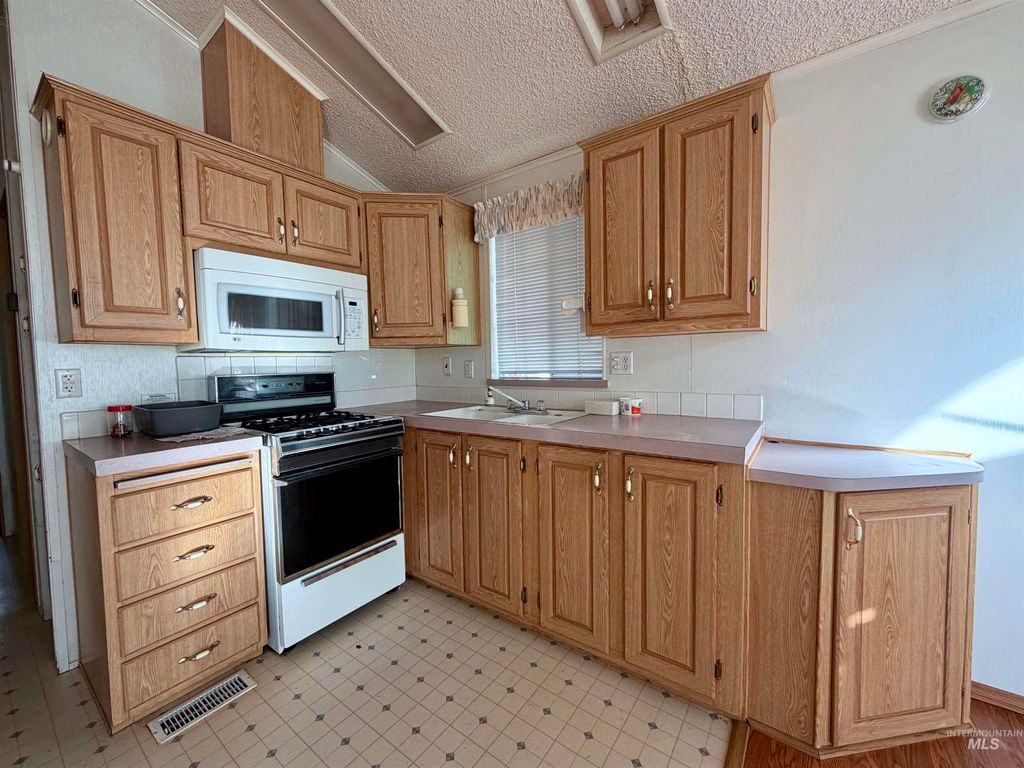 201 Chief Looking Glass Ln, Kamiah, ID 83536 photo 8