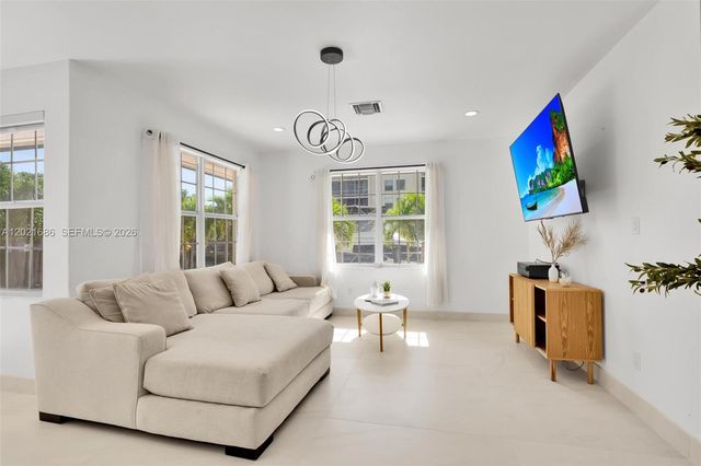 2940 NE 164th St, North Miami Beach, FL 33160