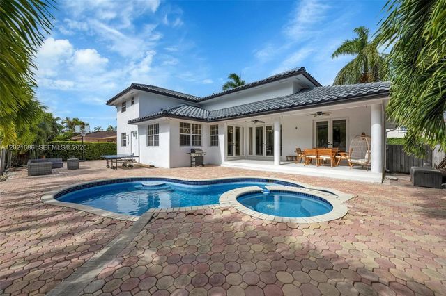 2940 NE 164th St, North Miami Beach, FL 33160