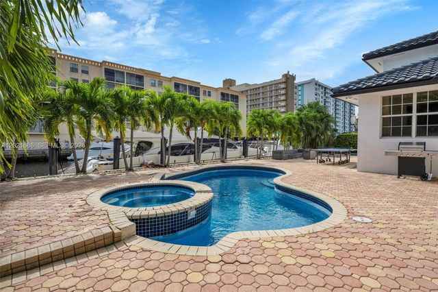 2940 NE 164th St, North Miami Beach, FL 33160
