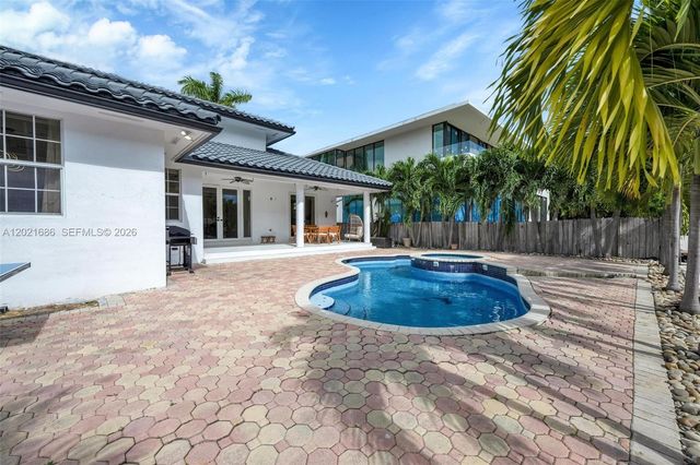 2940 NE 164th St, North Miami Beach, FL 33160