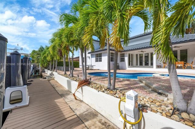 2940 NE 164th St, North Miami Beach, FL 33160
