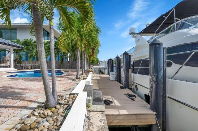 2940 NE 164th St, North Miami Beach, FL 33160