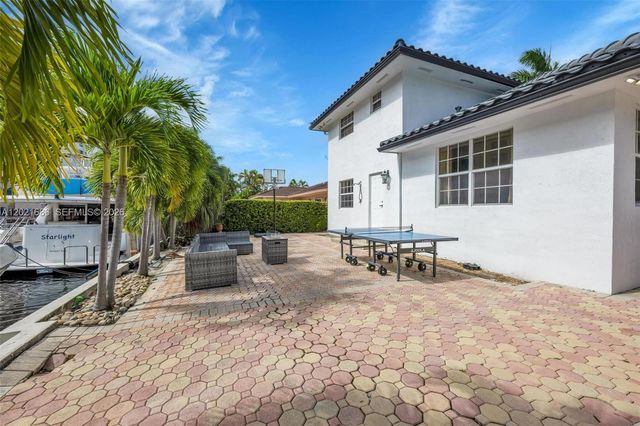 2940 NE 164th St, North Miami Beach, FL 33160