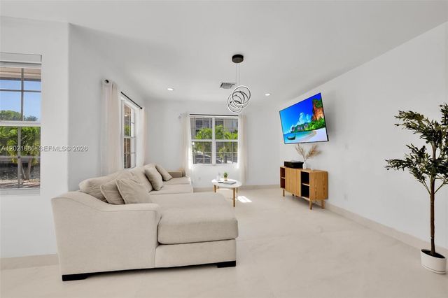2940 NE 164th St, North Miami Beach, FL 33160