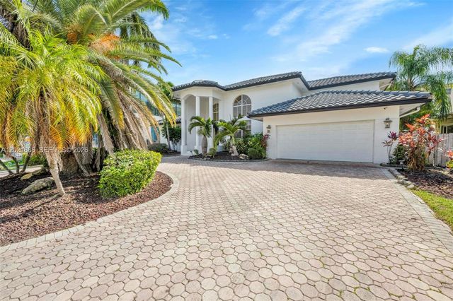 2940 NE 164th St, North Miami Beach, FL 33160