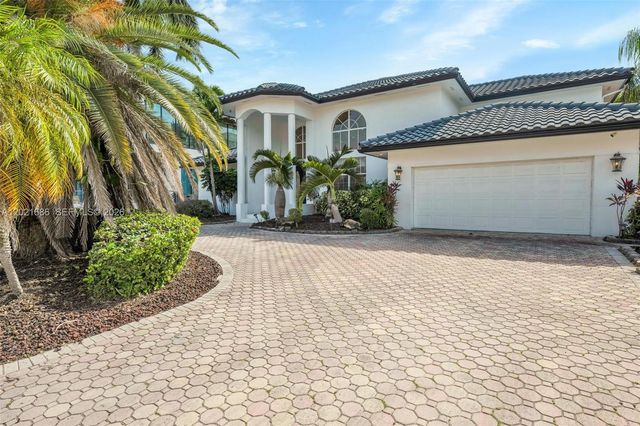 2940 NE 164th St, North Miami Beach, FL 33160
