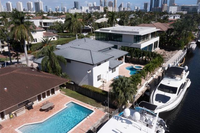 2940 NE 164th St, North Miami Beach, FL 33160