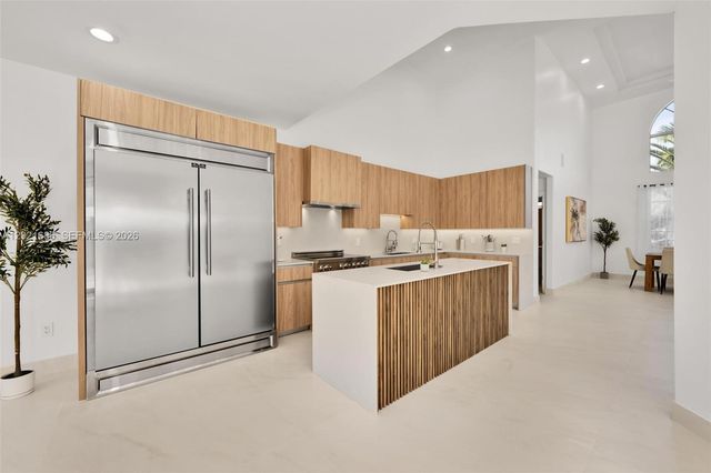 2940 NE 164th St, North Miami Beach, FL 33160